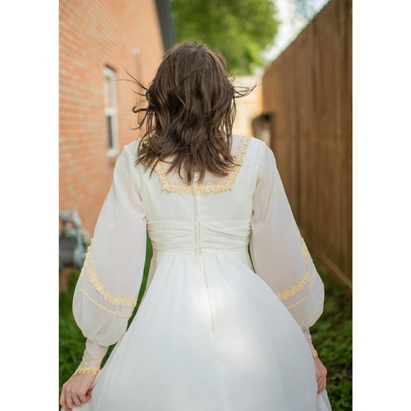 Vintage 70s Renaissance wedding gown, white cream lace chiffon, longsleeves, Sm​ - Picture 7 of 11